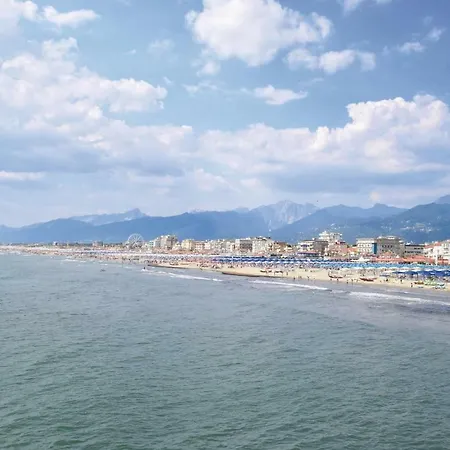 Four-bedroom Holiday In Vakantiehuis Viareggio