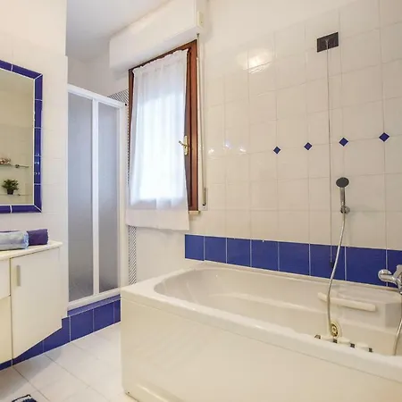 Vakantiehuis Four-bedroom Holiday In Viareggio